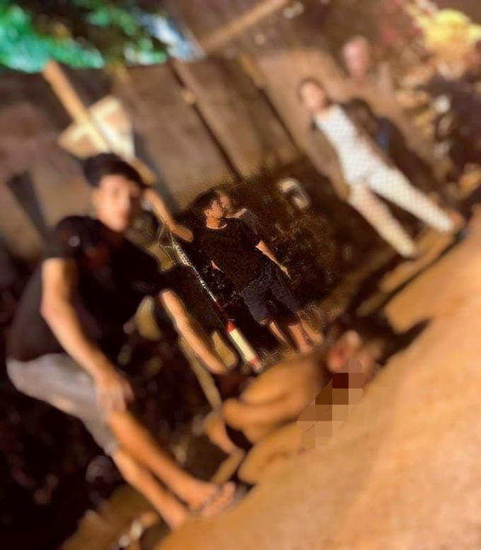 Hiện trường nam thanh niên bị đánh trọng thương.