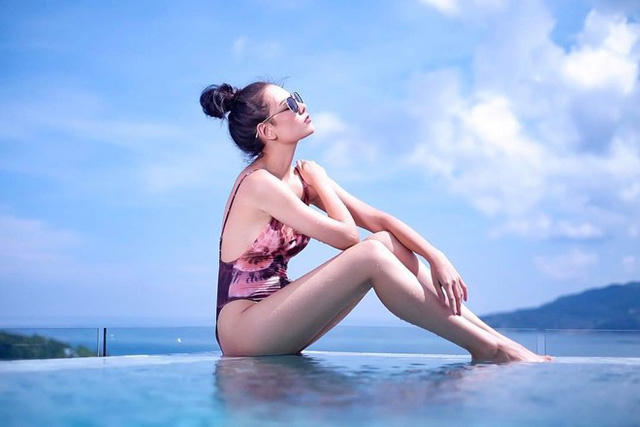 Ngoài ra, cô còn là một nhà thiết kế thời trang nổi tiếng và có riêng một thương hiệu ở Bangkok.