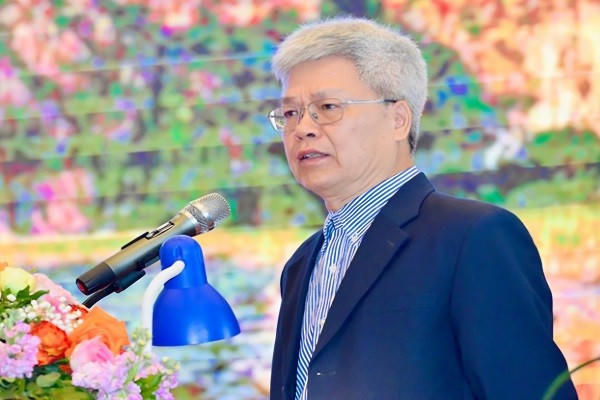 PGS. TS Trần Tân Văn, nguyên Viện trưởng Viện Khoa học Địa chất và Khoáng sản báo cáo phát biểu đề dẫn Hội Thảo.