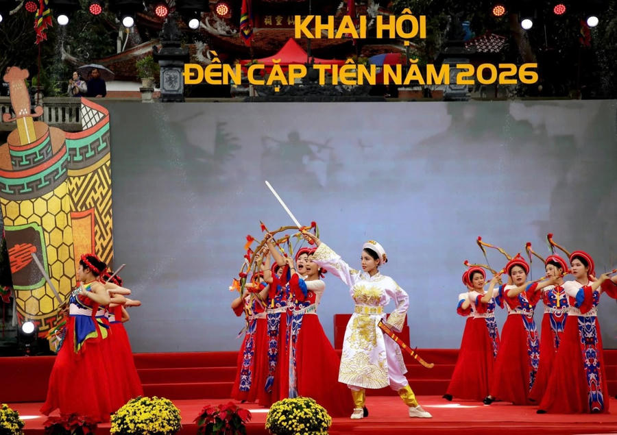 Tiết mục diễn tích “Cô bé Cửa Suốt” tái hiện truyền thuyết gắn với Đền Cặp Tiên tại lễ khai hội Xuân Bính Ngọ 2026.