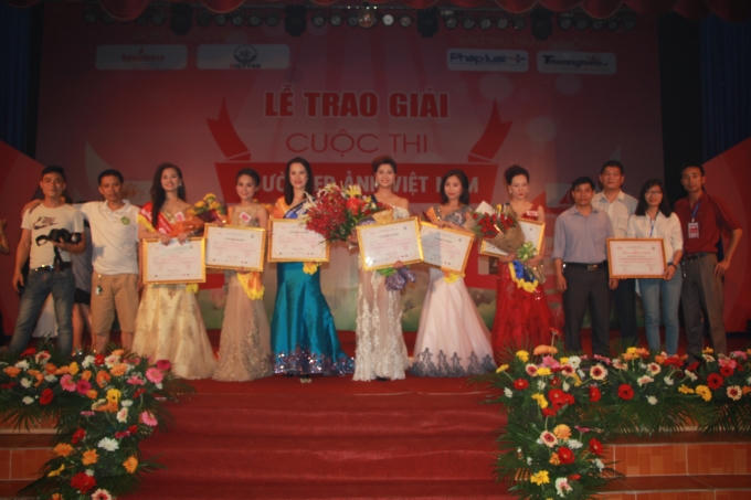 Giây phút đăng quang của Mai Phương.
