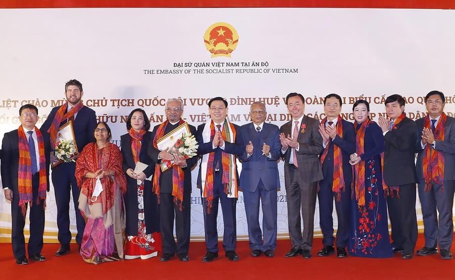 Trước khi về nước, Chủ tịch Quốc hội Vương Đình Huệ cũng đã có nhiều hoạt động như: Khánh thành khu nhà ở của Đại sứ quán Việt Nam tại Ấn Độ; gặp gỡ các Hội hữu nghị Ấn Độ - Việt Nam...