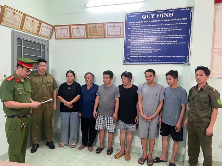 Các đối tượng tại cơ quan điều tra.