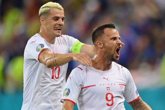 Haris Seferovic chính là hung thần của đội tuyển Pháp khi đóng góp 2 bàn thắng (đều từ những cú đánh đầu), để giúp cho Thụy Sĩ chống lại được sức mạnh của đối thủ. Vũ khí đánh đầu lợi hại của Haris Seferovic có thể tiếp tục được phát huy ở vòng tứ kết.