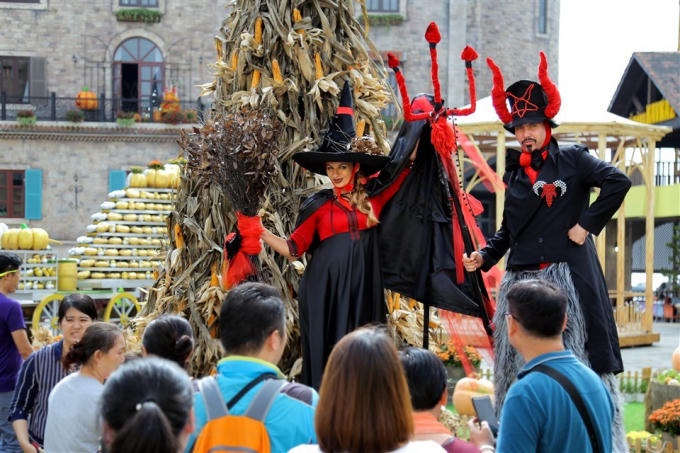 Halloween kh&ocirc;ng &ldquo;đụng h&agrave;ng&rdquo; ở Sun World Ba Na Hills