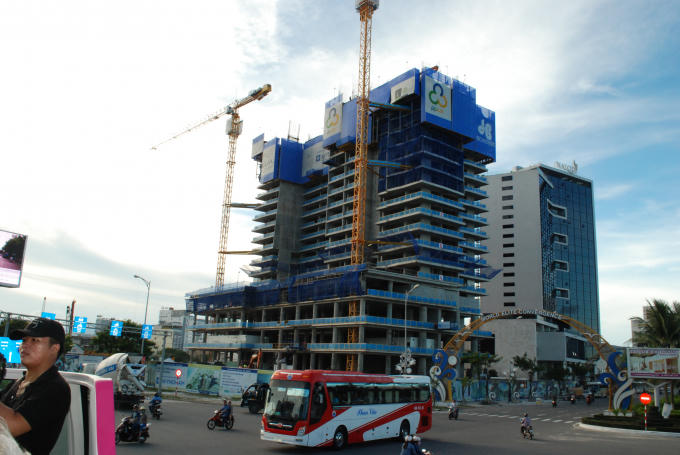 Công trình xây dựng Wyndham Soleil Đà Nẵng chưa có văn bản cho phép lắp đặt cần trục tháp từ Sở Xây dựng.