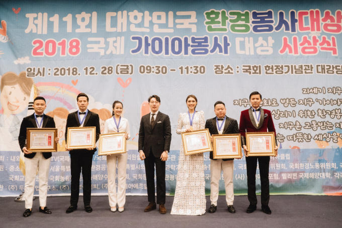Cô nhận giải thưởng Global Gaia Awards 2018.