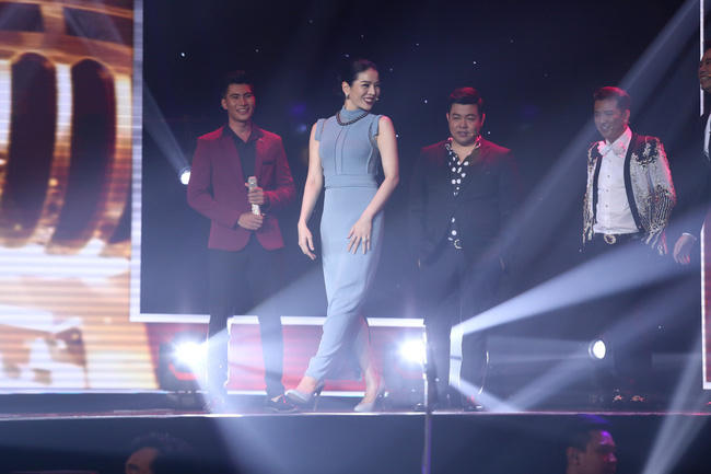 Thần tượng Bolero 2017 tập 5: “Chết cười” với màn đọ catwalk của 4 HLV với hotboy 1m8