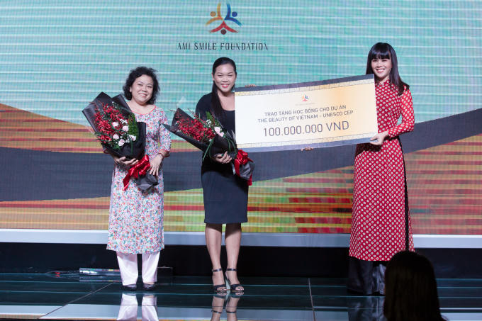Trương Thị May, Tường Linh, Thùy Trang đồng loạt diện áo dài làm đại sứ quỹ vì trẻ em