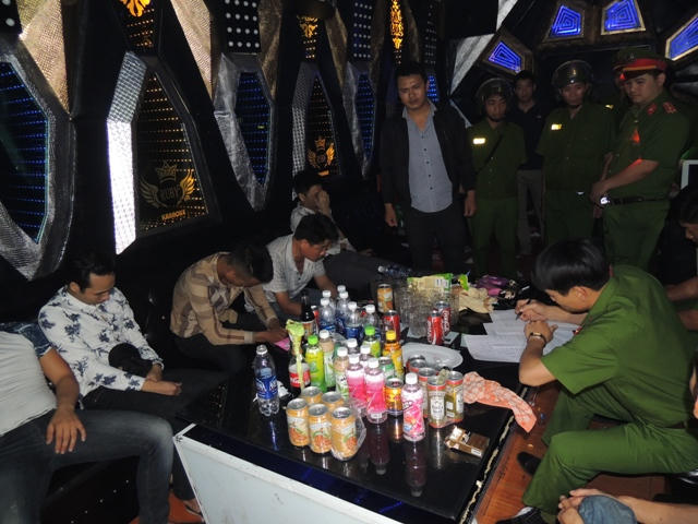Phòng Cảnh sát Quản lý hành chính về trật tự xã hội, Công an tỉnh Hà Nam kiểm tra hành chính quán karaoke Rubi.