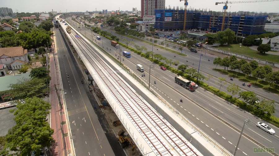 Hướng tuyến metro 1: Bến Thành (tại Quảng trường Quách Thị Trang) - Lê Lợi - Nguyễn Siêu - Ngô Văn Năm - Tôn Đức Thắng - Ba Son - Nguyễn Hữu Cảnh - Văn Thánh - Điện Biên Phủ - cầu Sài Gòn - xa lộ Hà Nội và kết thúc tại Depot Long Bình, quận 9, rộng 20ha (ảnh: Phạm Nguyễn)