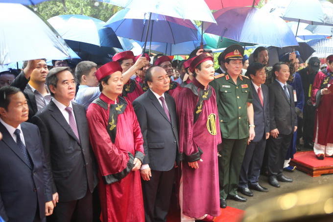 Thủ tướng Chính phủ Nguyễn Xuân Phúc cùng đoàn hành lễ thành kính và trang nghiêm tại Lễ hội Đền Hùng.