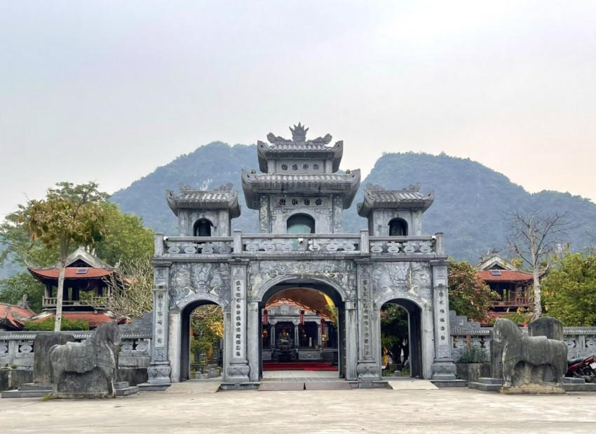 Đền Thái Vi là ngôi Đền cổ linh thiêng nằm trong vùng lõi Quần thể danh thắng Tràng An (Ninh Bình)