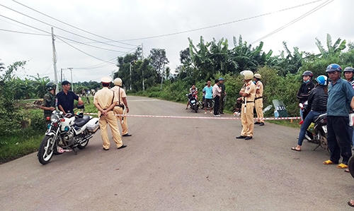 Cảnh sát phong tỏa các tuyến đường để bắt các học viên trốn trại. Ảnh: Phước Tuấn Vnexpress