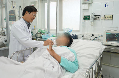 Người lớn cũng có nguy cơ mắc sốt xuất huyết rất cao. Ảnh: Quốc Hải