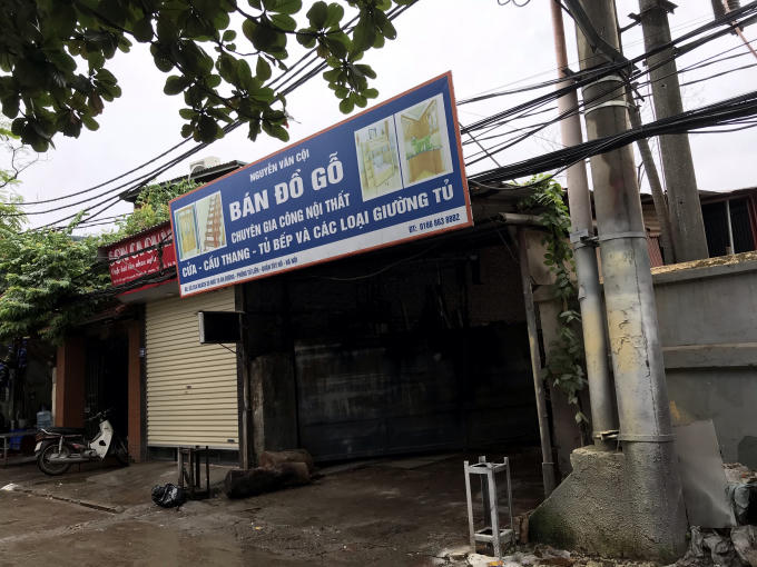 Người dân sinh sống tại tổ dân phố số 1, phường Tứ Liên, HN bị xưởng gỗ có tên Nguyễn Văn Cội địa chỉ tại số 25A ngách 35 ngõ 76 phố An Dương bức tử vì mùi sơn xịt, bịu gỗ lẫn tiếng ồn