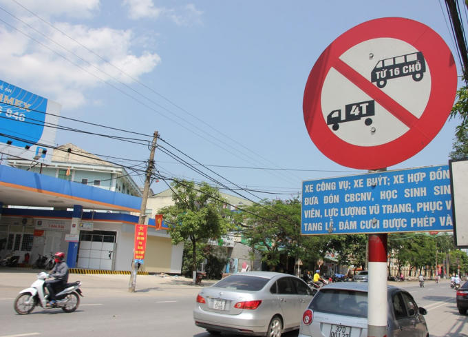 Theo Quyết định 70 những biển báo cũ này đã không còn hiệu lực những vẫn tồn tại trên các tuyến đường TP Vinh.