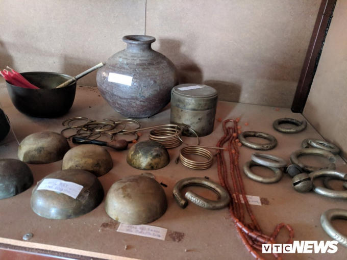 Bộ siêu tập những vật của người đồng bào ở thời xưa.