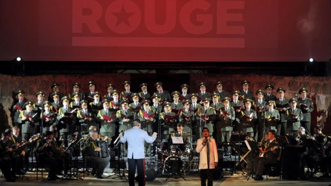 Máy bay chở 92 người trong đó có 68 nghệ sĩ của đoàn ca nhạc quân đội Aleksandrov, còn lại là thành viên phi hành đoàn, quân nhân và phóng viên Nga đã thiệt mạng. (Ảnh: AFP)