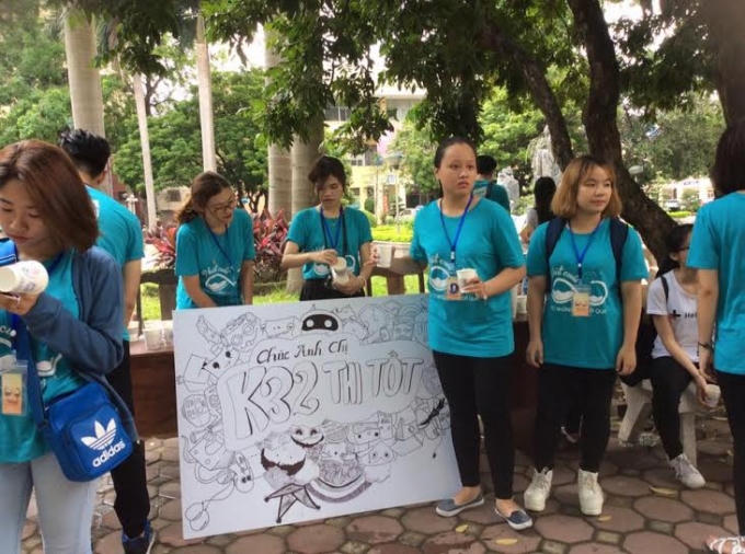 Sự kiện tặng trà chanh miễn phí là hoạt động nổi bật trong chuỗi hoạt động của  Phút cuối 2016.