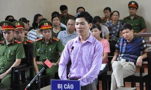 Bác sĩ Hoàng Công Lương tại phiên tòa.