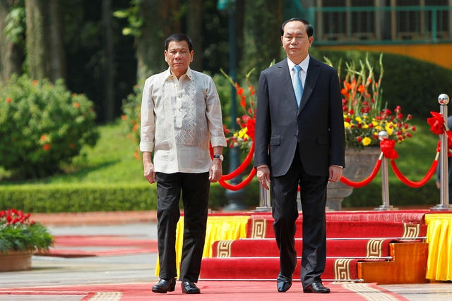 Chủ tịch nước Trần Đại Quang trong lễ đón Tổng thống Philippines Rodrigo Duterte sáng 29/9. (Ảnh: Reuters)