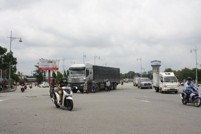 Nạn nhân kêu la đau đớn khi xe tải lùi lại để lấy cánh tay ra.