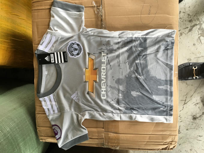 Bắt giữ l&ocirc; h&agrave;ng khủng chứa trong 12 Container