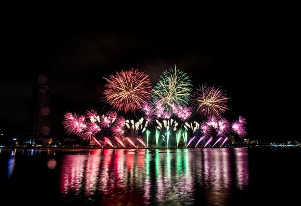 Trong khuôn khổ Lễ hội Pháo hoa quốc tế Đà Nẵng 2017 (DIFF 2017), cuộc thi trình diễn pháo hoa trên máy tính nhằm thu hút sự quan tâm của công chúng tới sự kiện văn hóa lớn nhất năm 2017 của Đà Nẵng. Sự kiện cũng đồng thời góp phần năng cao nhận thức của cộng đồng về việc ứng dụng công nghệ thông tin vào các lĩnh vực của đời sống xã hội.