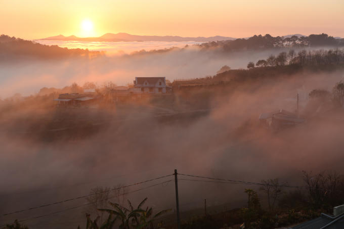 Phố trong mây có sức cuốn hút lạ kỳ đối với du khách.