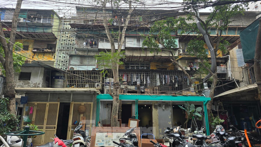 Khu chung cư Giảng Võ hiện có 23 tòa nhà cao từ 2-5 tầng, được xây dựng những năm 1960-1979, với khoảng 7.600 cư dân. Ảnh: Tiền phong