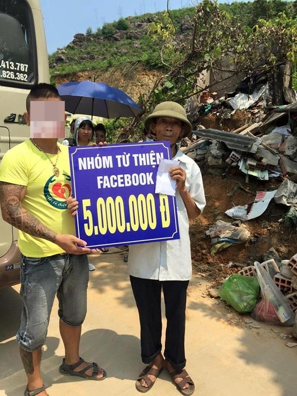 Một trong những buổi đi làm tình nguyện, từ thiện của D.M.T.