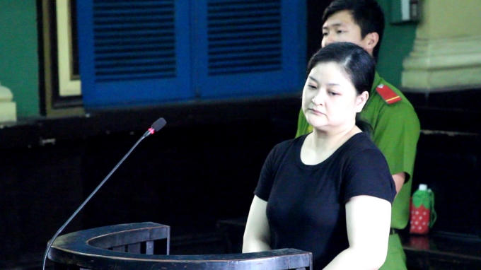 Mazon trước vành móng ngựa.