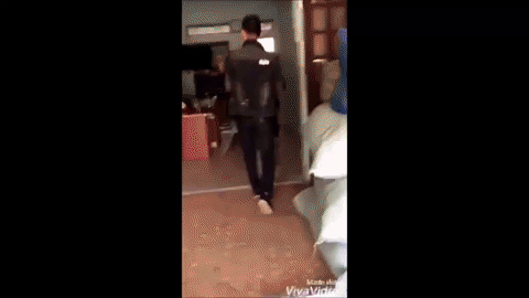 Theo chia sẻ của người bạn đồng hành, vợ chồng anh đã có hai con nhưng anh vẫn rất yêu nửa kia của mình.