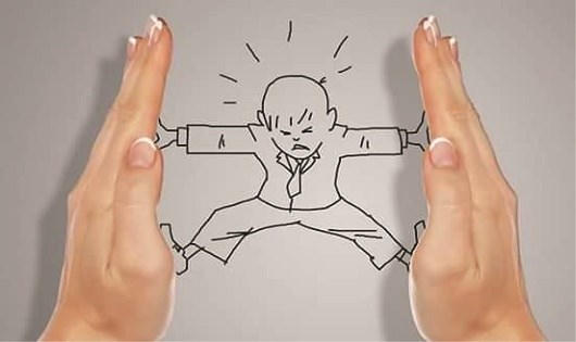 Nhiều cha mẹ Việt thích áp đặt, la mắng, roi vọt con một cách cảm tính.