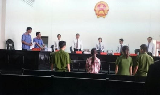 Nữ bị cáo tại phiên tòa ngày 9/6. (Ảnh: LĐO)