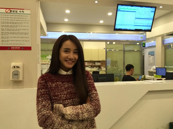 Nh&atilde; Phương kh&ocirc;ng giấu được niềm hạnh ph&uacute;c khi quay trở lại H&agrave;n Quốc đ&oacute;ng phim.