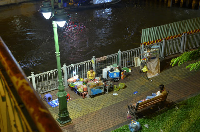 Bờ kênh Tàu Hủ nơi ông Hải từng xử phạt thì nay đã nhếch nhác trở lại.