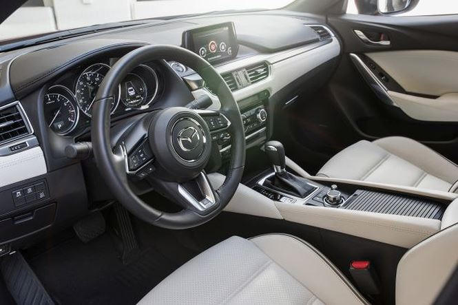 Nội thất ấn tượng của Mazda 6