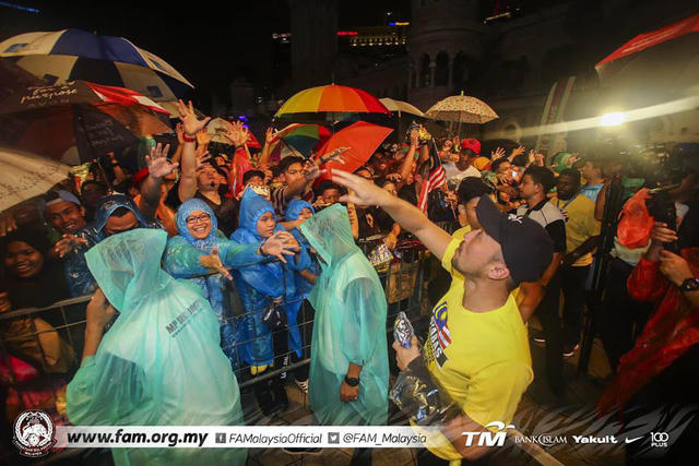 Thất bại trước đội tuyển Việt Nam, Malaysia vẫn được chào đón như người hùng