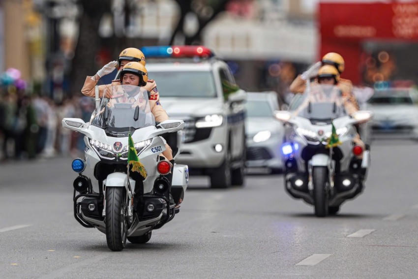 Cục Cảnh sát Giao thông thông báo phân luồng, hạn chế xe tải nặng, xe khách lớn trên nhiều tuyến cửa ngõ Hà Nội, tổ chức lộ trình thay thế phục vụ Đại hội Đảng lần thứ XIV.