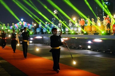 Đêm khai mạc Lễ hội pháo hoa Đà Nẵng DIFF 2017, sân khấu Ngũ hành đã làm nên những điều chưa từng có trước đây ở Đà Nẵng. Những màn trình diễn nghệ thuật hoành tráng, đậm chất Hỏa – chủ đề của đêm pháo hoa đã đưa khán giả đi từ bất ngờ này đến bất ngờ khác.
