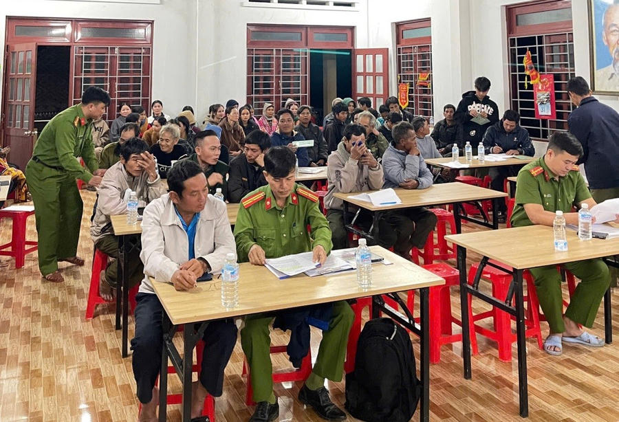 Công an cấp xã thường xuyên giáo dục phổ biến, tuyên truyền mạnh mẽ tác hại của pháo tự chế, hậu quả và trách nhiệm pháp lý tới người dân trên địa bàn. (Ảnh: Công an tỉnh Gia Lai)