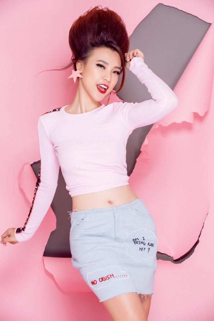 Muốn 'biến hình' thành cô nàng cá tính, học Á Hậu Hoàng Oanh diện khăn turban