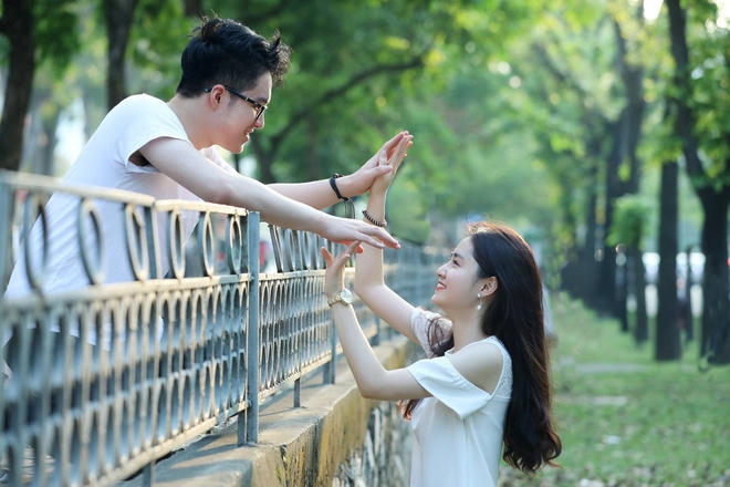 Nữ sinh 2000 bất ngờ nổi tiếng chỉ sau 1 khoảnh khắc mỉm cười lướt qua ống k&iacute;nh!