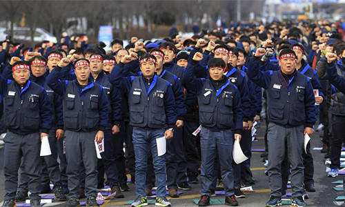 Công nhân GM Hàn Quốc biểu tình đòi quyền lợi.