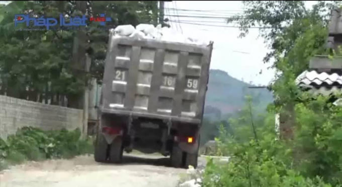 Xe HOWO 3 chân chở hơn gấp 3 lần không cần đậy bạt.