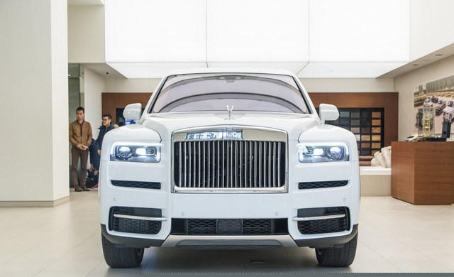 Rolls-Royce Cullinan trưng bày tại đại lý Rolls-Royce Motor Cars Hanoi. Ảnh: Lee Hoàng.