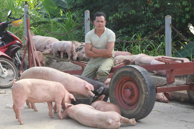 V&agrave;o v&ugrave;ng rốn lũ s&ocirc;ng Bưởi: Hơn ngh&igrave;n người cầm cự giữa m&ecirc;nh m&ocirc;ng biển nước