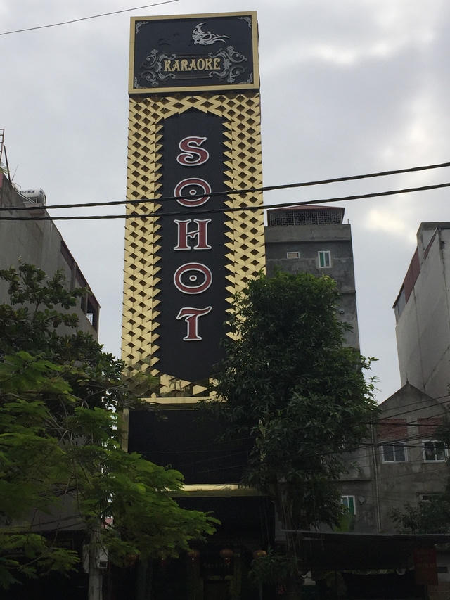 Một cơ sở kinh doanh karaoke bị tạm đình chỉ.